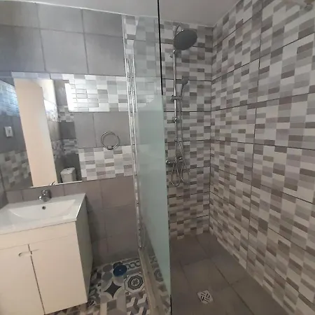 Ibiza Independent Bedroom And Bathroom Δωμάτια σε οικογενειακή κατοικία Αλμπουφέιρα